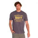 Remera de manga corta color gris jaspeado con un gráfico frontal en amarillo que celebra el centenario de Caterpillar (1925-2025).