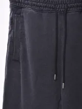Pantalón de jogging negro con cintura elástica y cordón ajustable.