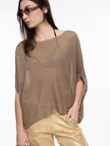 Top de punto color dorado con lurex, escote redondo y mangas cortas amplias.