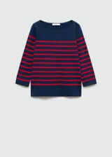 Camiseta de manga larga azul marino con rayas horizontales rojas y cuello barco.