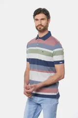 Remera polo de hombre a rayas horizontales en jersey de algodón. Con botones personalizados y logo bordado en el pecho.
