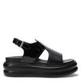 Sandalias negras con plataforma, tiras anchas cruzadas en el empeine y ajuste con hebilla al tobillo.