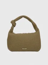Cartera Hush Puppies modelo Brann Hobo, color verde oliva, con diseño tejido y asa corta con nudo.