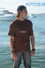 Camiseta celeste con estampado frontal y trasero con el texto "Ittai Stars" en color rojo y azul.