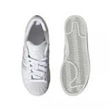 Championes Adidas Superstar, color blanco con detalles en gris.