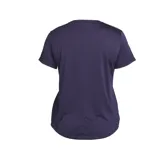 Remera deportiva Nike Dri-FIT color fucsia con logo Swoosh estampado en el pecho.