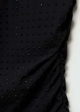 Body negro ajustado con tirantes finos, escote redondo y strass.