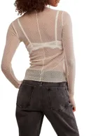 Top de manga larga negro, transparente y texturado, con cuello fruncido y terminación elástica.