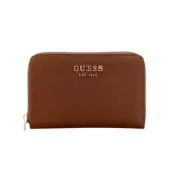 Billetera pequeña tipo tarjetero con cierre de cremallera, color marrón, con textura de cuero sintético y logo metálico frontal de Guess.