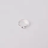 Anillo de plata 925 con circonia engarzada en cuatro puntas.
