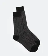 Par de medias de caña larga color gris jaspeado con puntera, talón y borde superior negros.