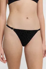 Conjunto de lencería negro con estampado de leopardo, compuesto por un corpiño triangular sin aro y una tanga con tiras finas.