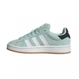 Zapatillas Adidas Campus 00s color verde agua con las tres tiras laterales blancas y detalles en negro en el talón. Suela blanca con base color caramelo.