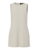 Vestido corto sin mangas color beige, con cuello redondo y costuras en contraste. Confeccionado en tejido plano con mezcla de viscosa, algodón y lino.