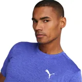 Remera deportiva Puma Run Favorite Heather de poliéster color violeta jaspeado, con cuello redondo y logo estampado en el pecho.