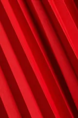 Minifalda roja plisada de punto con cintura elástica.