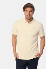 Remera polo celeste lisa en tejido piqué con cuello en rib y botones personalizados.