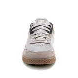 Zapatillas Caterpillar Pause Retro Leather, color gris con detalles en marrón y negro. Confeccionadas en gamuza y lona, con forro de malla de nylon, plantilla de espuma EVA y suela de goma.