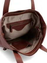 Bolso tipo tote bag de cuero color tabaco, con textura granulada. Presenta dos asas de hombro y un bolsillo exterior con cierre vertical a cada lado.