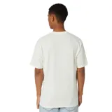 Remera blanca de algodón, corte clásico, cuello redondo y manga corta.