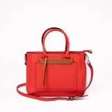 Cartera tipo tote de cuero sintético color rojo con doble asa corta y correa larga desmontable. Tiene un bolsillo externo con cierre y tirador de cuero.