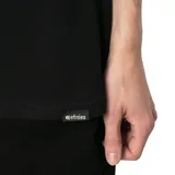 Remera verde militar de manga corta con logo de Etnies estampado en el pecho.