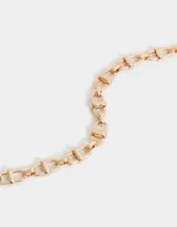 Pulsera dorada con eslabones gruesos y cierre de mosquetón con cadena de extensión.