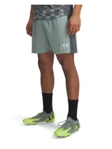 Short deportivo Under Armour Challenger Knit color azul marino con logo blanco en la pierna derecha.