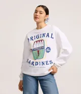 Buzo de algodón y poliéster color blanco, con cuello redondo, puños y bajo en rib. Presenta un estampado frontal grande con una lata de sardinas y el texto "ORIGINAL" y "100% fresh".