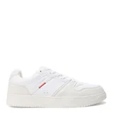 Championes blancos acordonados, con detalles en negro en el talón y en el lateral exterior.