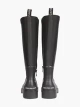 Botas de agua Calvin Klein Jeans negras, de caña alta y suela track. Fabricadas en goma y neopreno.