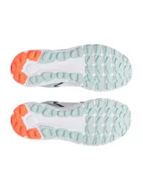 Championes Under Armour Summit Trek para hombre, color blanco con detalles en negro, celeste y naranja. Diseño con materiales duraderos y suela con tecnología HOVR para amortiguación y retorno de energía.