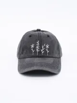 Gorro de gabardina color rosado con visera y bordado frontal con la frase "Keep Going".