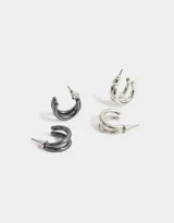 Set de cuatro pares de aros tipo argolla dobles, dos plateados y dos dorados.
