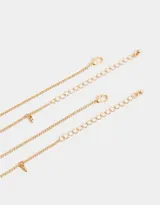 Set de dos collares dorados con dije de frutilla transparente con glitter, uno rosado y otro amarillo.