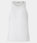 Musculosa blanca de algodón con cuello redondo y sisas anchas.