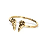 Pulsera rígida de aleación de metales bañada en oro de 18k con detalle de alas en los extremos.