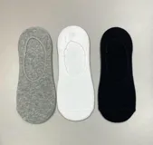 Pack de tres pares de medias tipo ballerina, una gris, una blanca y una negra.