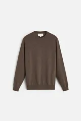 Jersey de hombre color beige, de cashmere, corte regular, cuello redondo y manga larga.