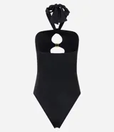 Body negro de microfibra con escote halter, lazo en el cuello, recortes circulares con adornos metálicos y cierre con broches en la entrepierna.