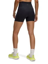Short de running negro, ajustado al cuerpo, con cintura alta y logo reflectivo.