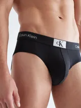 Slip negro Calvin Klein 1996 de microfibra con logo estampado en toda la prenda y cintura elástica distintiva.
