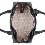 Cartera Guess modelo Easley, color negro con estampado del logo de la marca. Tiene doble asa de mano, correa de hombro ajustable y desmontable, herrajes color níquel, cierre superior y candado decorativo.