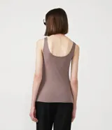 Musculosa azul marino de poliamida con escote en U y breteles anchos.