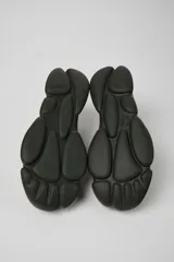 Championes Camper Karst Bio de hombre, color negro con detalles en marrón y naranja.