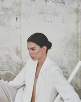 Set de aros plateados de diferentes tamaños y diseños irregulares.