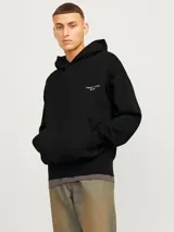 Buzo canguro negro con capucha y manga larga, de corte oversize.