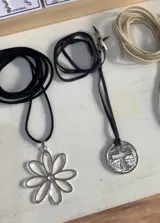 Collar gamuza
