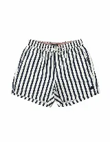 Short de baño estampado en tonos verde y beige, con cintura elástica ajustable con cordón, dos bolsillos laterales y uno trasero.