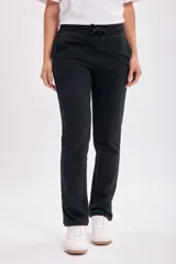 Pantalón de jogging negro de corte recto, con cintura elástica ajustable con cordón y bolsillos laterales.